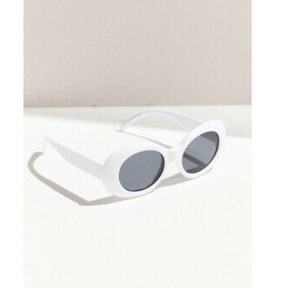 Urban Outfitters - Retro Oval Sunglasses - Picture 2 of 7